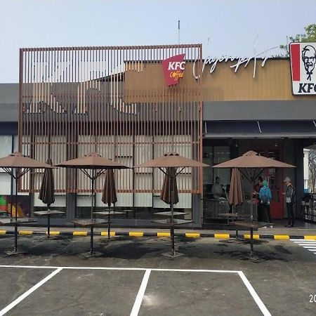 Traveller Home Tangerang Exterior photo