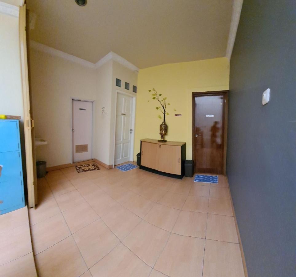 Traveller Home Tangerang Exterior photo